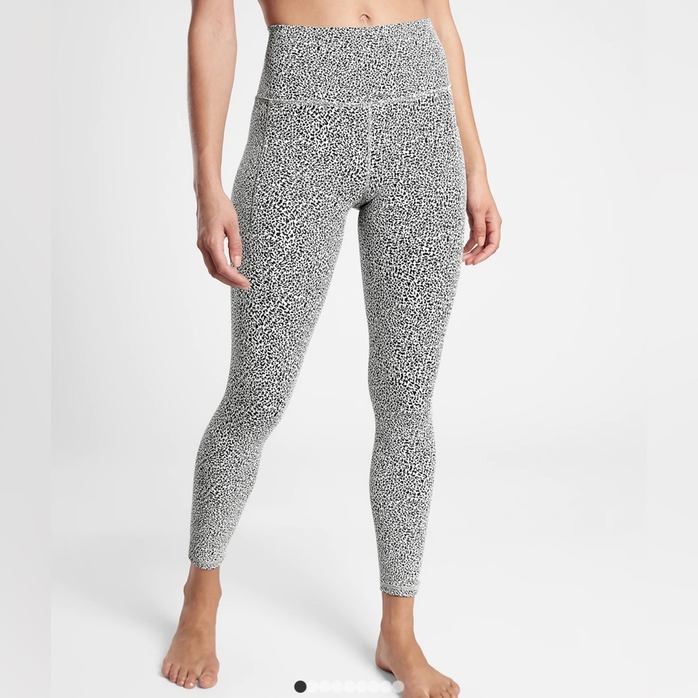 NWT! Athleta Salutation Stash II Textured Tight / XXS